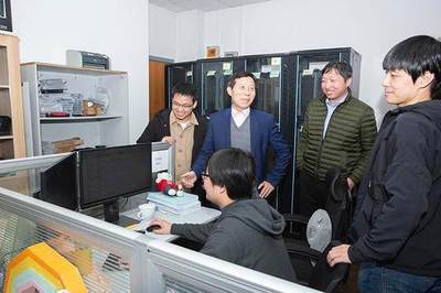 智慧防疫新突破 上海交大團隊為騰訊健康碼開發人臉識別技術，榮獲上?？萍歼M步特等獎